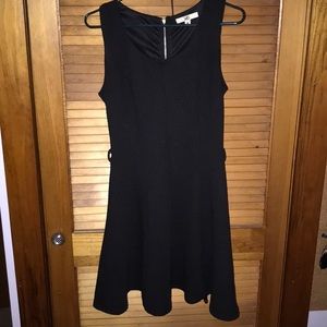Black sleeveless dress